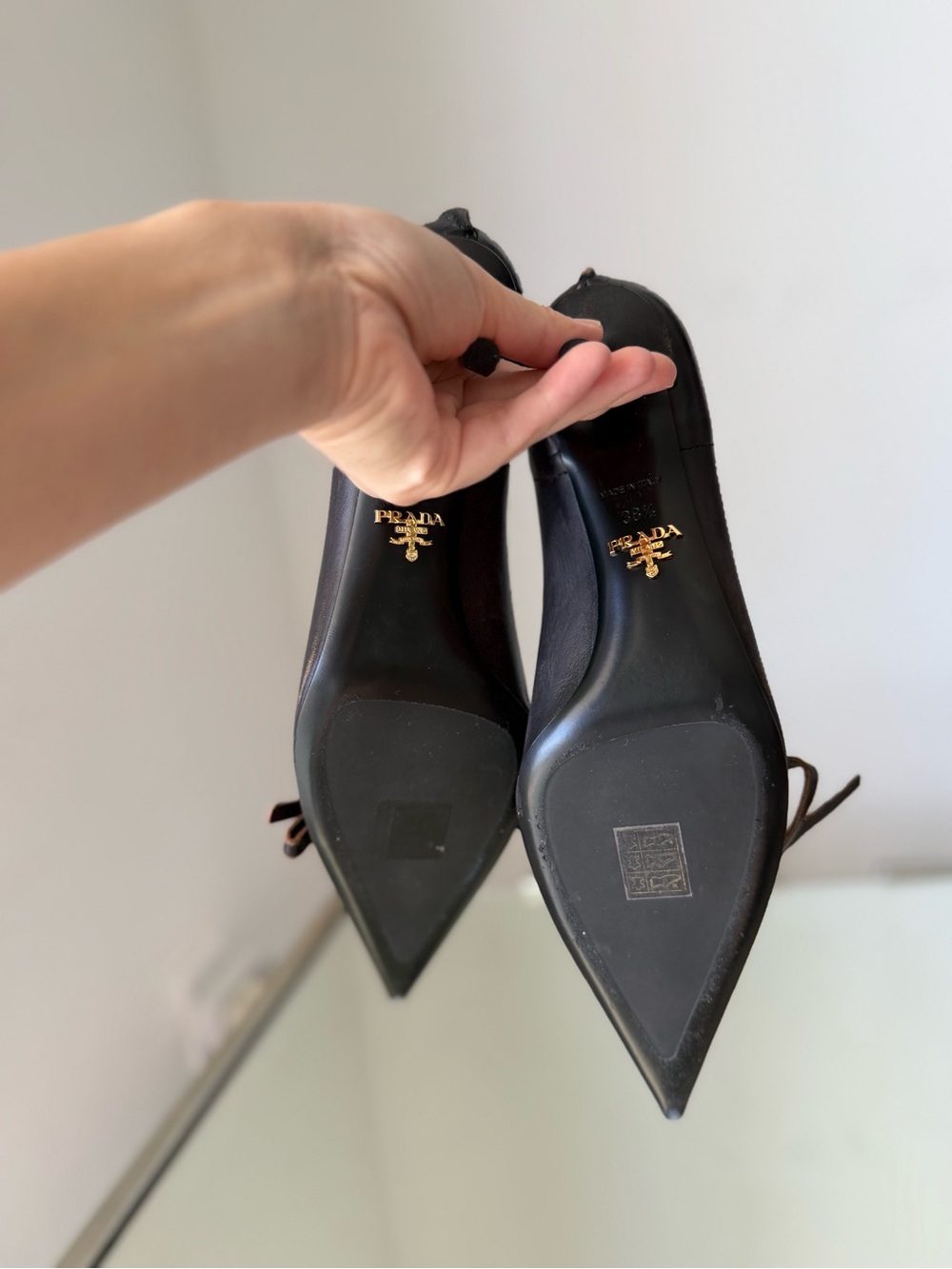 Prada FROM THE RUNWAY Antiqued leather pumps $1,590 38.5 - Picture 14 of 14